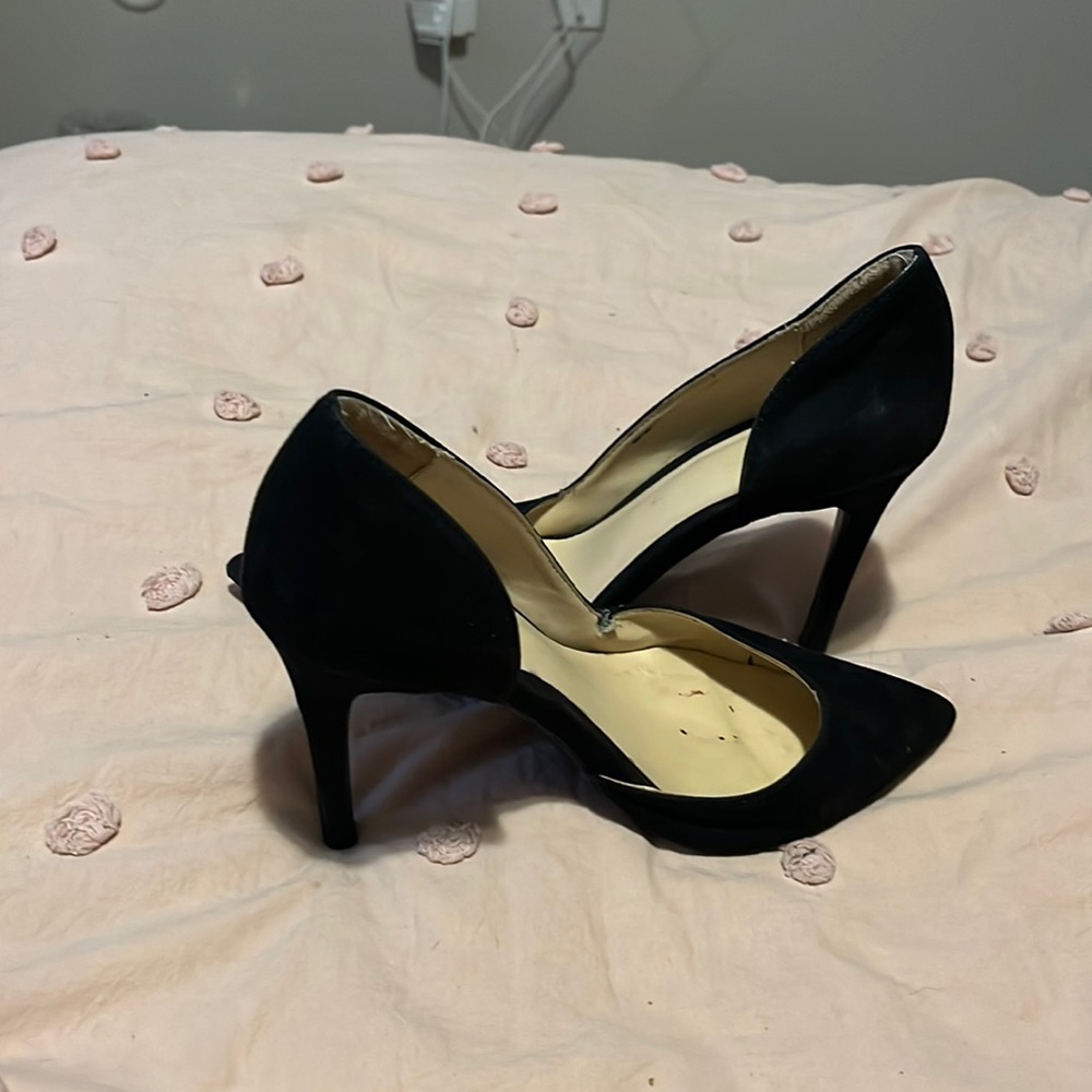 Pointed toe heels